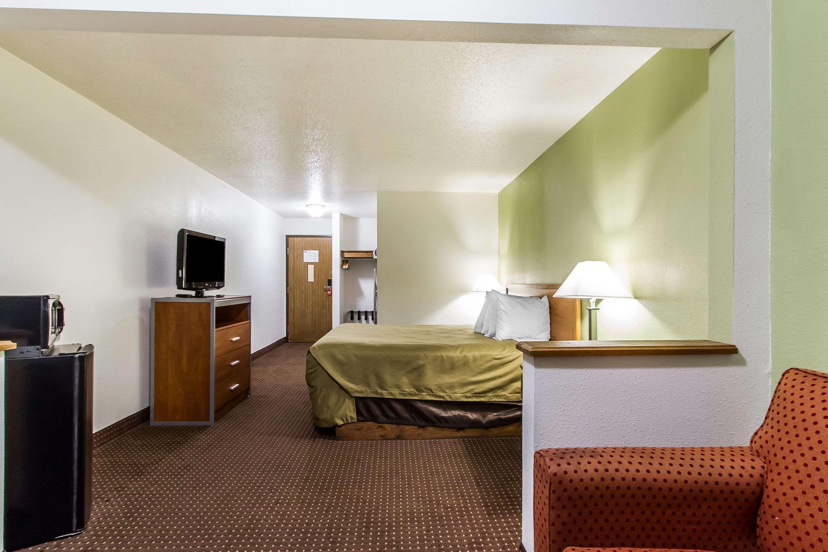Econo Lodge & Suites Pekin Exterior photo