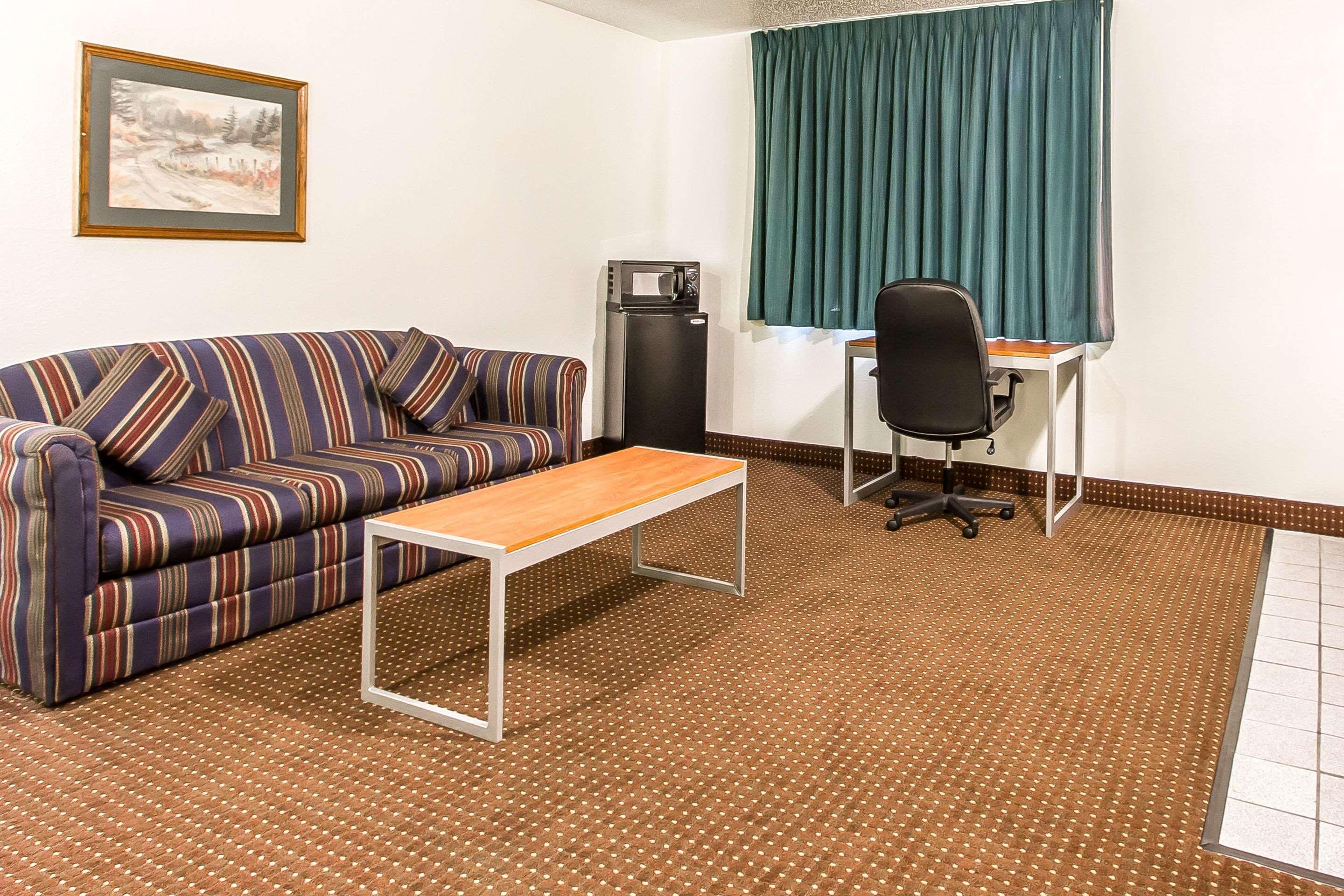 Econo Lodge & Suites Pekin Exterior photo