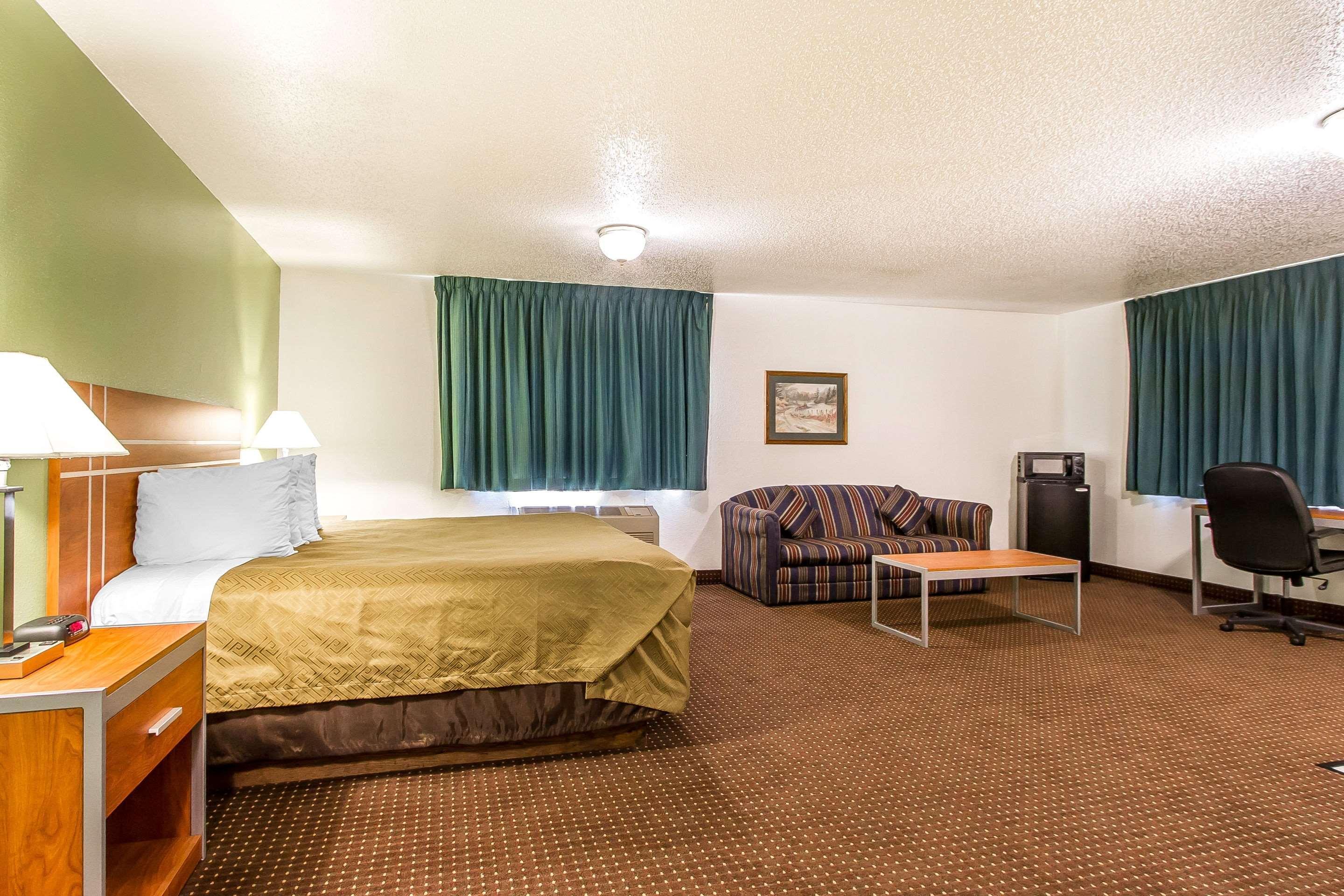 Econo Lodge & Suites Pekin Exterior photo