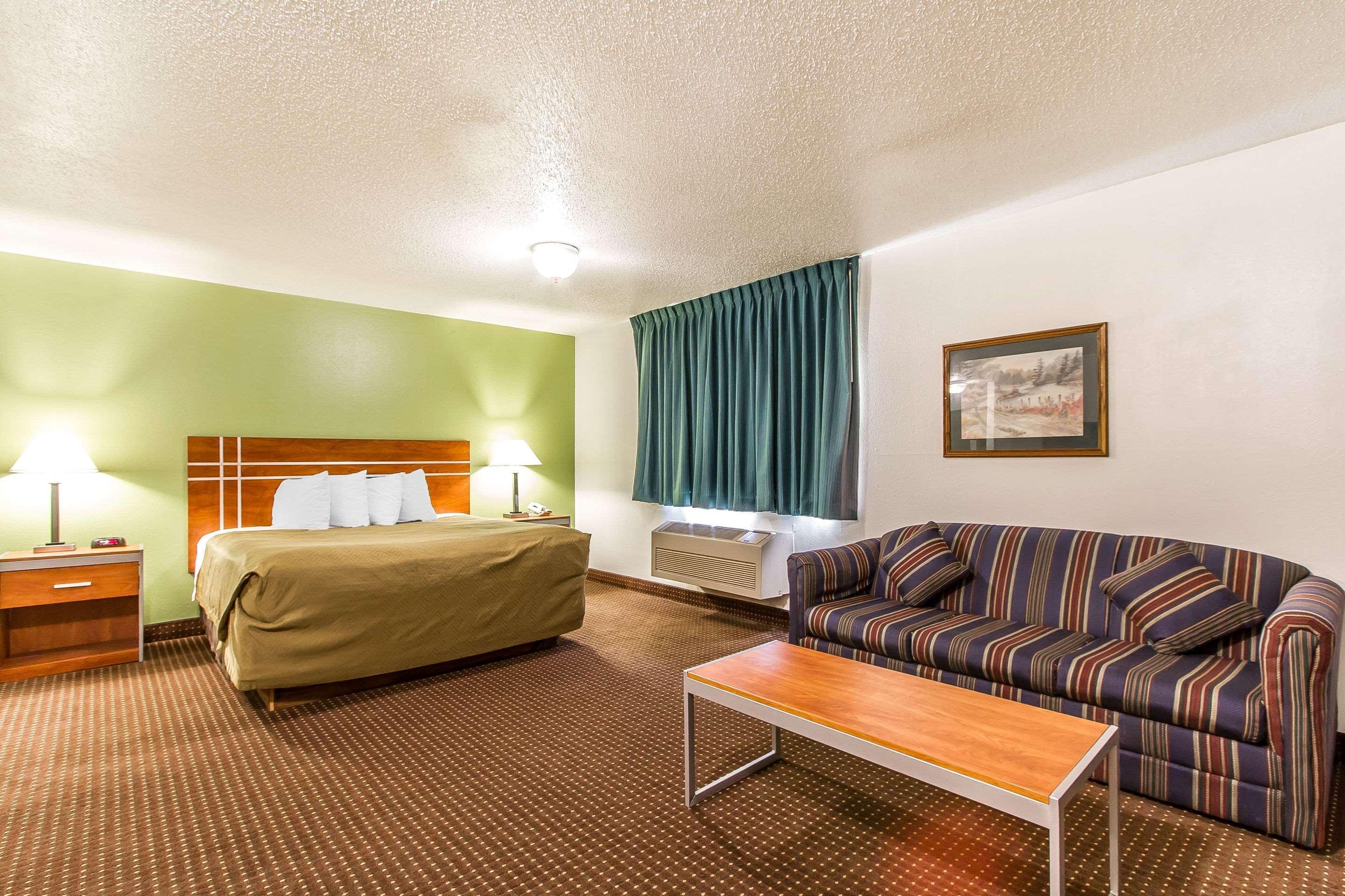 Econo Lodge & Suites Pekin Exterior photo