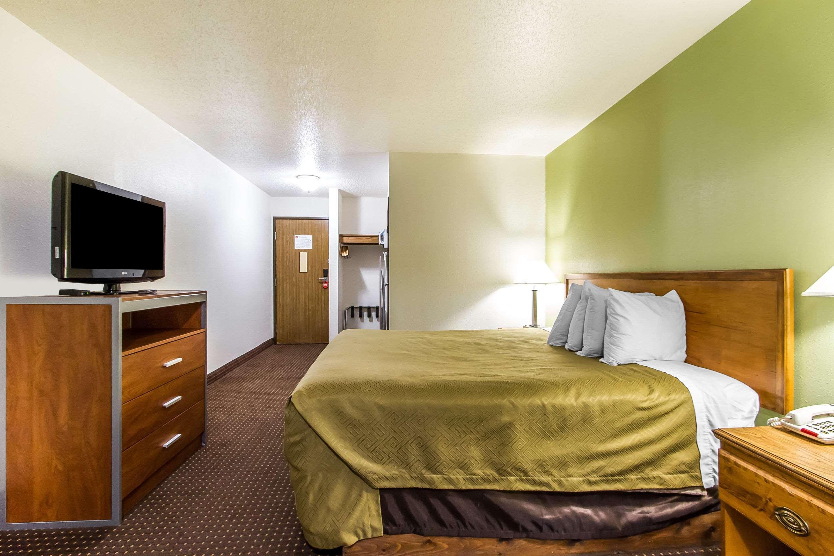 Econo Lodge & Suites Pekin Exterior photo