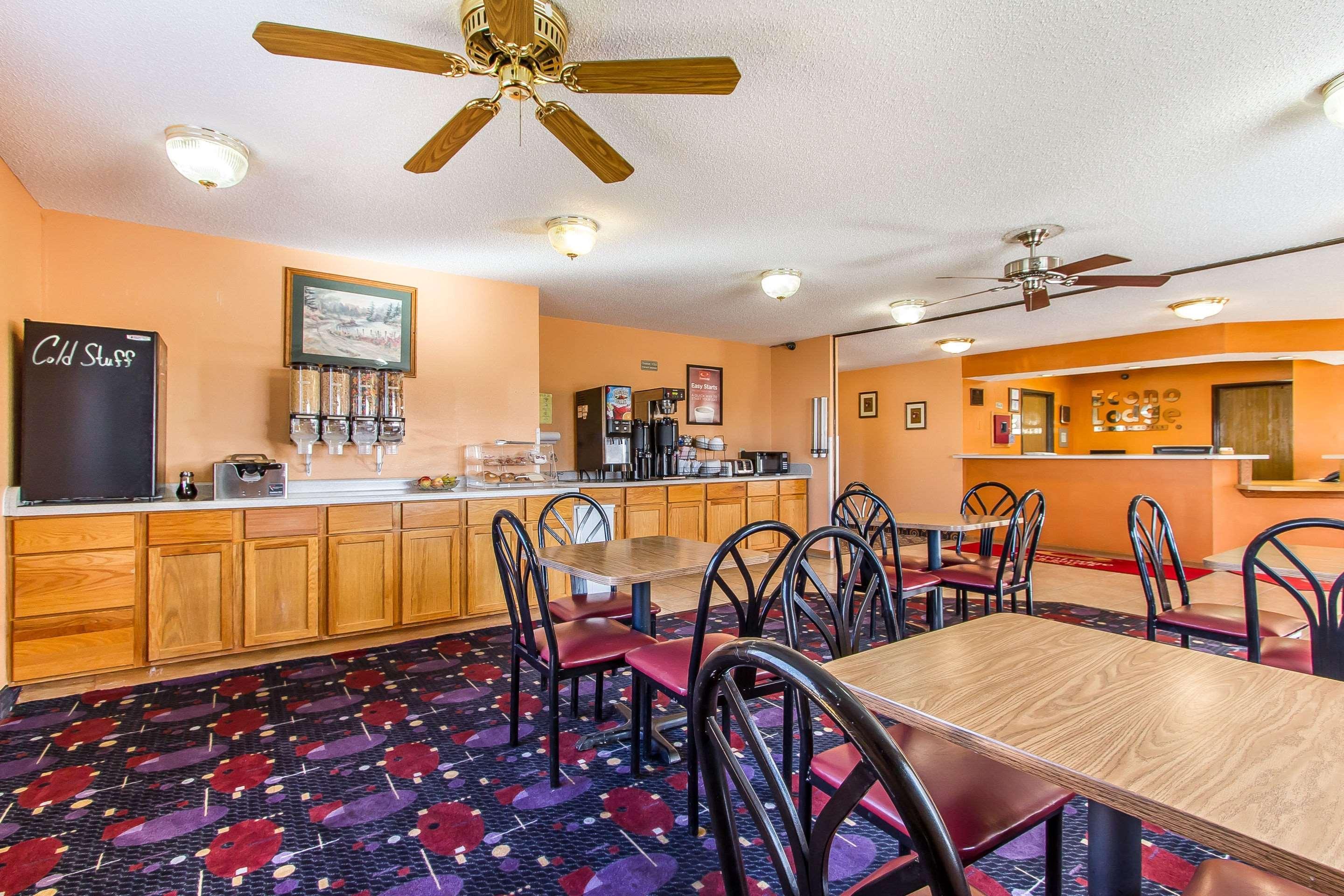 Econo Lodge & Suites Pekin Exterior photo